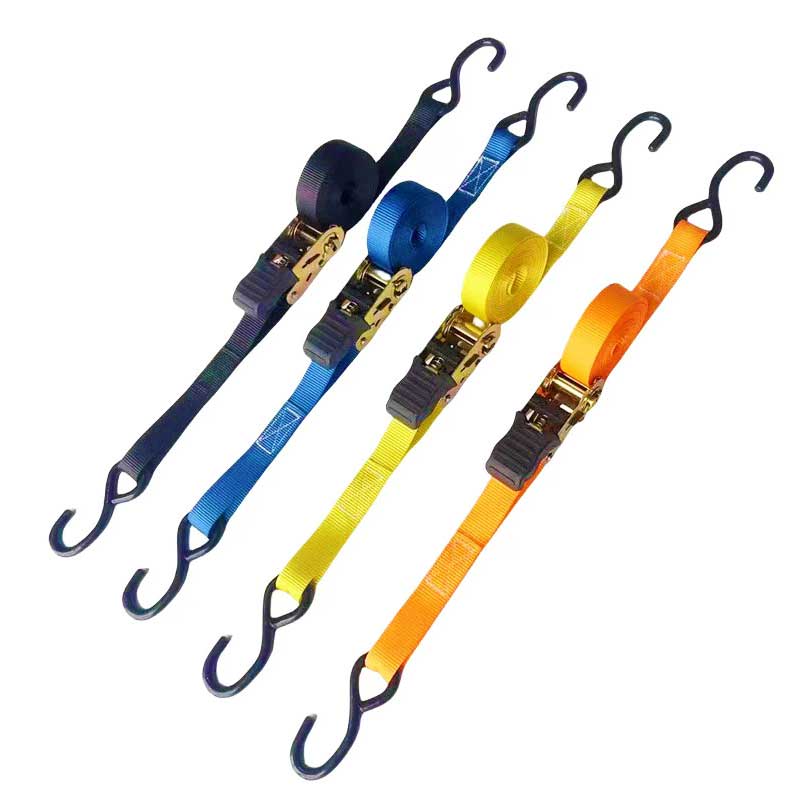 비닐 코팅된 S 후크가 있는 1 X 15' 다색 엄지 래칫 스트랩